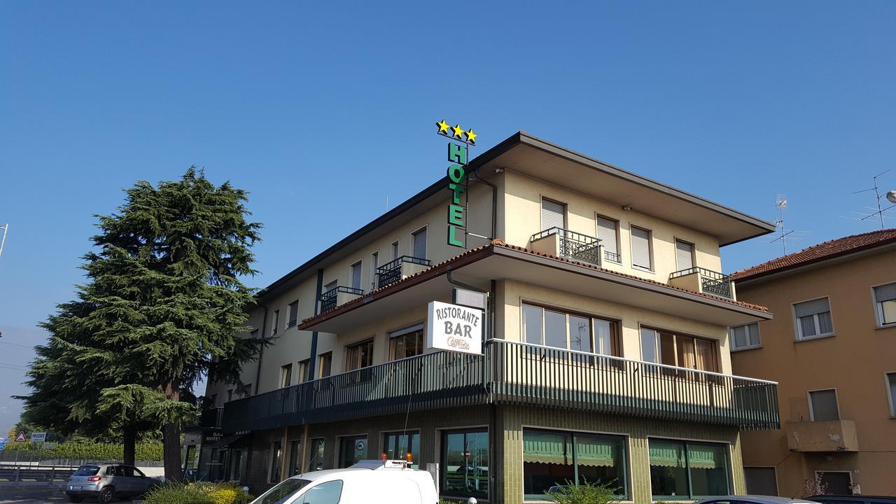 Medolago Hotel Dei Pini المظهر الخارجي الصورة