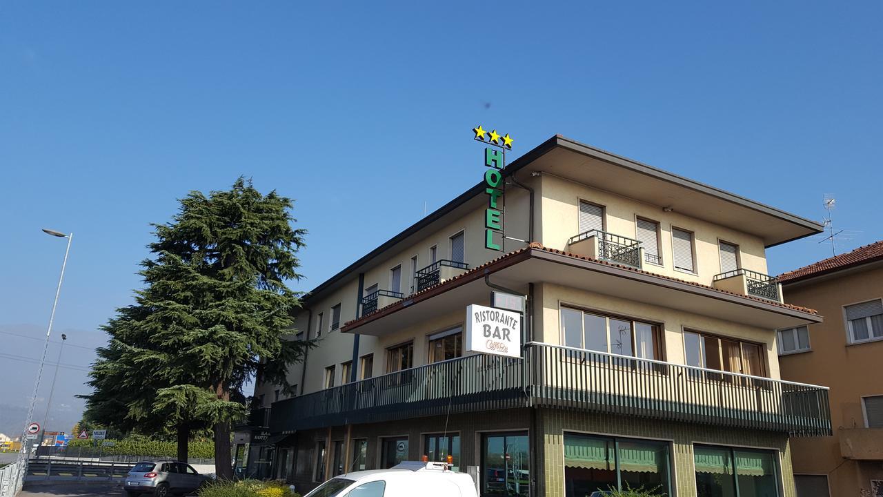 Medolago Hotel Dei Pini المظهر الخارجي الصورة
